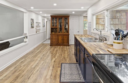 Greer House | Newly Renovated Home Close To Greenville Spartanburg Airport