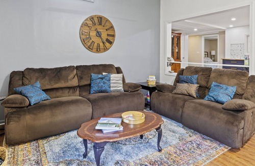 Greer House | Newly Renovated Home Close To Greenville Spartanburg Airport
