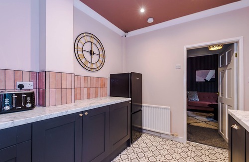 Salford House | Newly Renovated home-Manchester