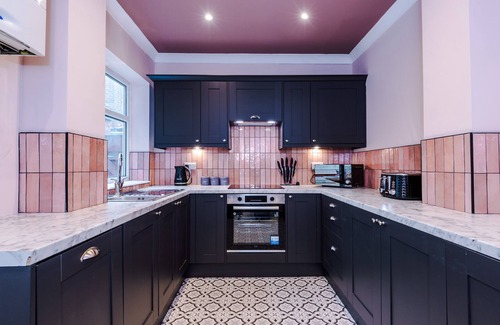 Salford House | Newly Renovated home-Manchester