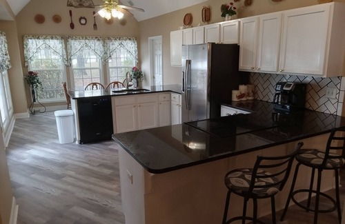 Lake Oconee House | Newly Renovated Home On Beautiful Lake Sinclair - new DISCOUNTED rates!