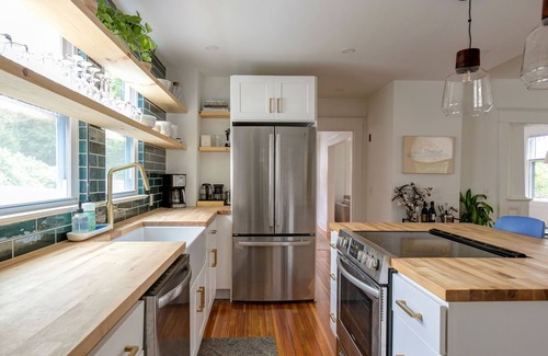 Housatonic House | Newly Renovated Home With All The Modern Amenities