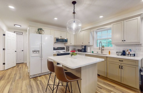 Blairsville House | Newly renovated house with hot tub, wifi, private dock + lake views
