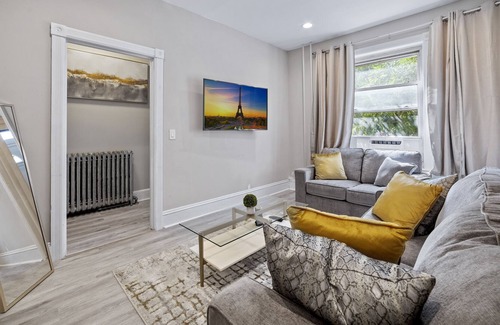 Trenton House | Newly Renovated House in Trenton near Sesame Place, Six Flags & High Speed Wifi