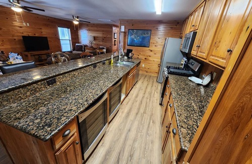 Venice Boat Rental | NEWLY RENOVATED Houseboat Located in Venice Marina (B Dock)