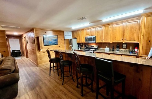 Venice Boat Rental | NEWLY RENOVATED Houseboat Located in Venice Marina (B Dock)