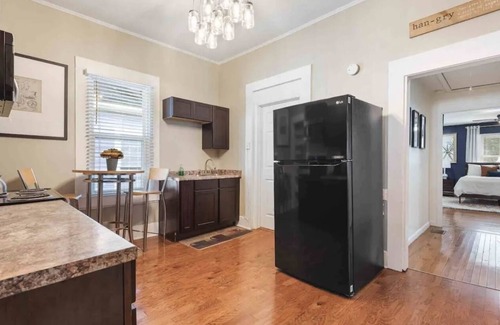 West End House | Newly Renovated-In Historic West End-Sleeps 8nn