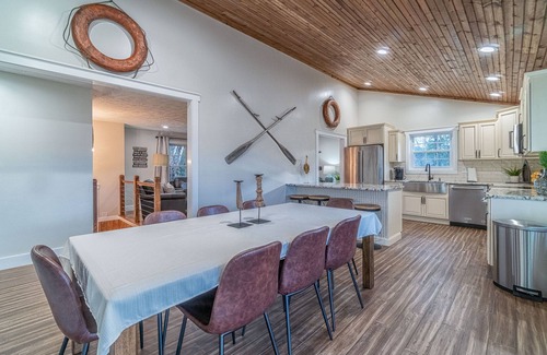 Caryville House | Newly Renovated Lake & Mountain View Home, Near I-75, Norris Lake & ATV trails