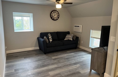 Elroy Apartment | Newly Renovated Large 1 Bedroom