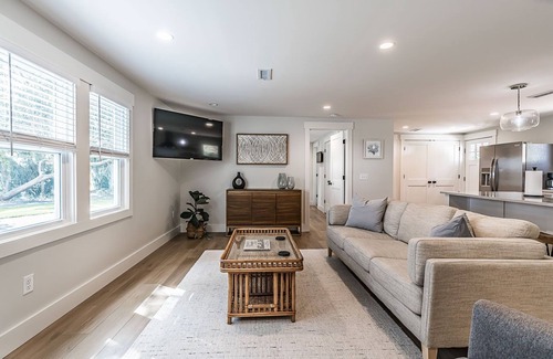 Burton House | Newly Renovated LowCountry Cottage with Marsh Views - Sleeps 6