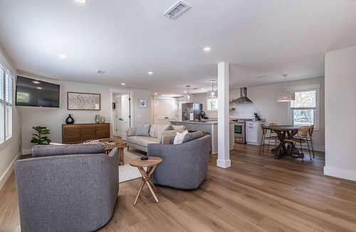 Burton House | Newly Renovated LowCountry Cottage with Marsh Views - Sleeps 6