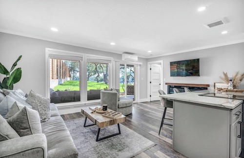 Granite Shoals Condo | Newly renovated luxurious Lake View Getaway