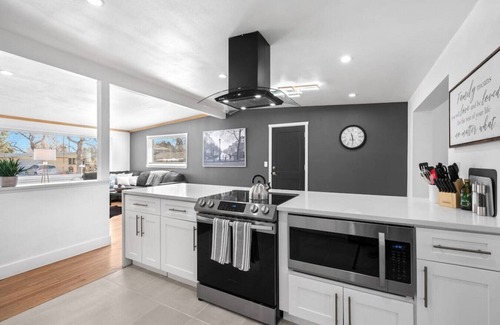 Alta Vista Area House | Newly Renovated Mid-Mod Home near Olde Town Arvada