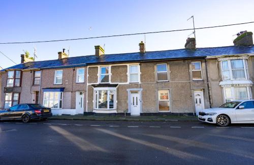 Porthmadog House | Newly-renovated, mid-terrace cottage in Porthmadog