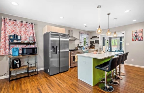Southwest Raleigh House | Newly Renovated Midcentury Home is 4acres with Pond view near Dixie Park