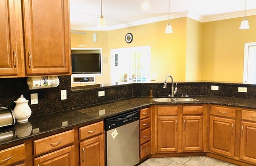 Panama City House | Newly renovated modern, spacious & quiet location