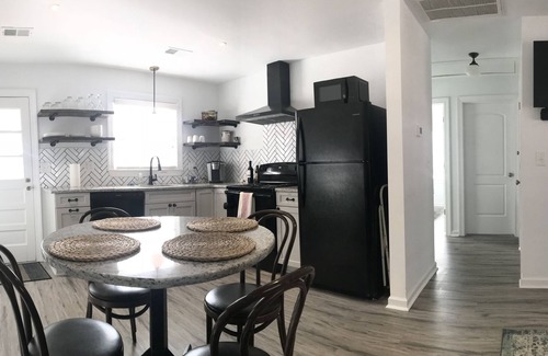 Charleston House | Newly Renovated Modern 2 Bed, 1 Bath Close to Downtown -Red Door