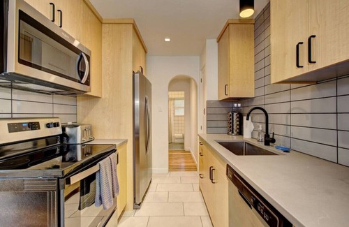 North End House | Newly Renovated North End Bungalow w/Parking