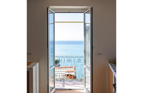 Sori Apartment | Newly Renovated Ocean View Flat