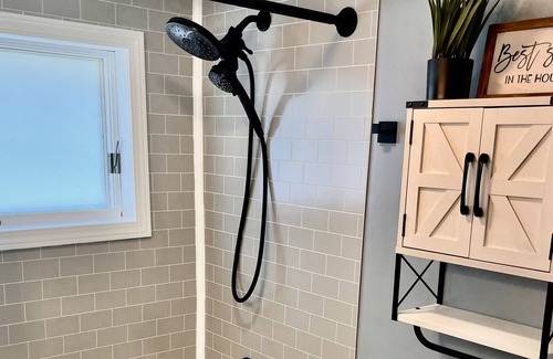 Rochester House | Newly Renovated One Bedroom Near Mayo Clinic