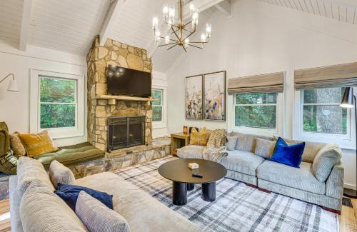 Sapphire House | Newly Renovated Pet-Friendly Sapphire Retreat!