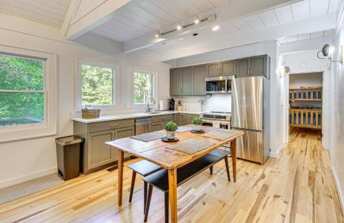 Sapphire House | Newly Renovated Pet-Friendly Sapphire Retreat!