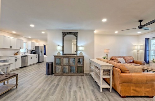 Clarkesville House | Newly Renovated Ranch Overlooking Active Pasture