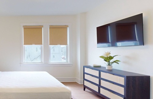 North End Hotel | Newly Renovated Room with Queen Bed