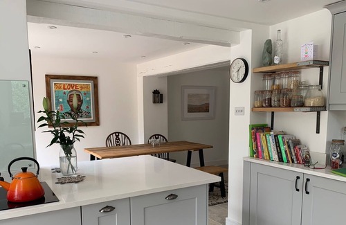 Godalming House | Newly renovated, rural country cottage – sleeps 4