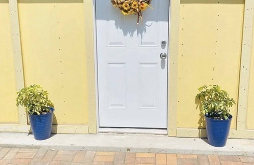 Old Southeast Apartment | Newly renovated studio 1.5m from beautiful downtown St. Pete 2 blocks from water