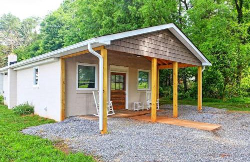 Maiden House | Newly Renovated Small Town Retreat
