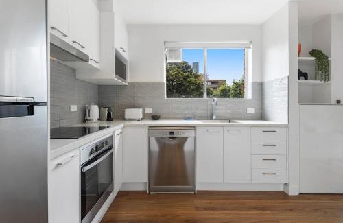 South Yarra Apartment | Newly Renovated South Yarra 2BR Apt with parking