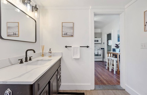 Portland Apartment | Newly renovated spacious 2 bed 1 bath apartment, great location