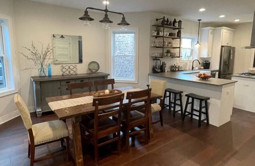 Edgewater Apartment | Newly Renovated, Spacious 2BR in Andersonville with Private Parking