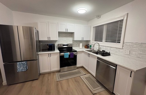 Regina House | Newly Renovated- Spacious 4 BR