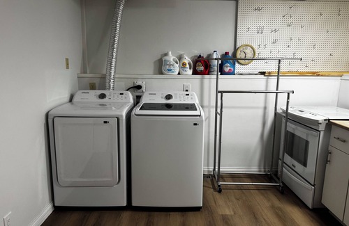 Regina House | Newly Renovated- Spacious 4 BR