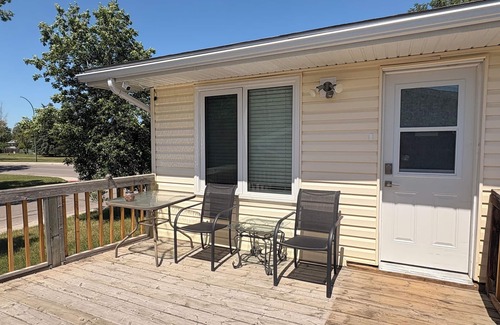 Regina House | Newly Renovated- Spacious 4 BR