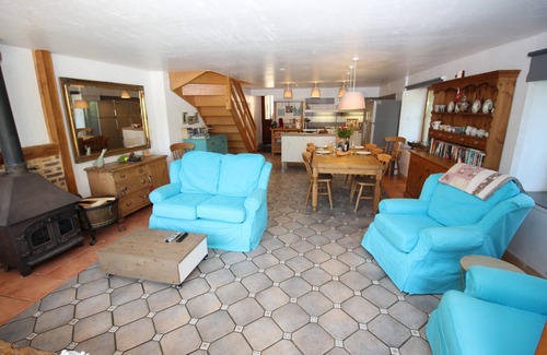Tremolat House | Newly Renovated Stone Barn with Pool in Beautiful Medieval Village in Dordogne