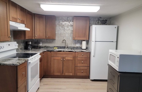 Dandridge Apartment | Newly Renovated Studio