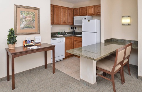 Northeast Heights Condo | Newly Renovated Suite | Free Daily Breakfast, Pool + Hot Tub Access