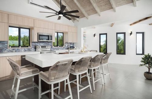 Venetian Road Settlement Villa | NEWLY RENOVATED 2BR Ocean Front Luxury villa