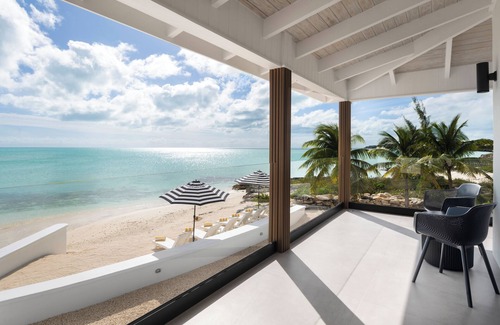 Venetian Road Settlement Villa | NEWLY RENOVATED 2BR Ocean Front Luxury villa