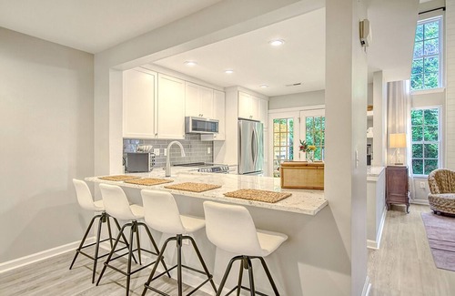 Charleston House | Newly Renovated Townhouse close to Daniel Island