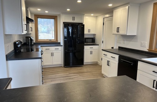 Cape Elizabeth House | Newly Renovated 4-BR House in Quiet Neighborhood Near Beaches & Portland