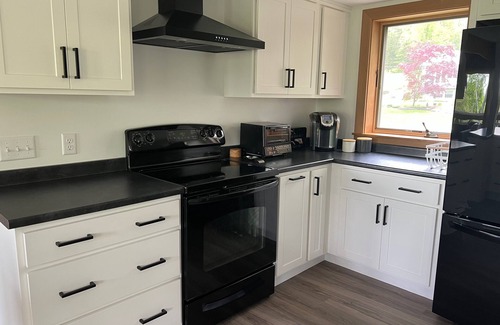 Cape Elizabeth House | Newly Renovated 4-BR House in Quiet Neighborhood Near Beaches & Portland