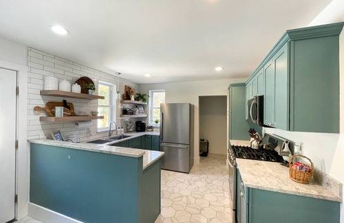 Harbor Springs House | Newly-Renovated Dog-Friendly Getaway!