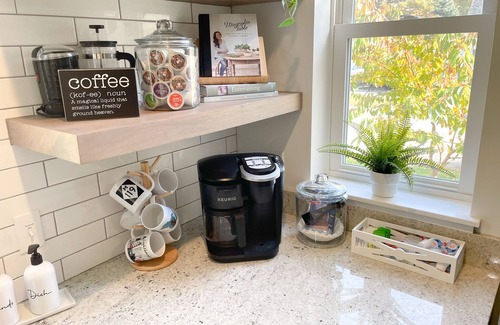 Harbor Springs House | Newly-Renovated Dog-Friendly Getaway!