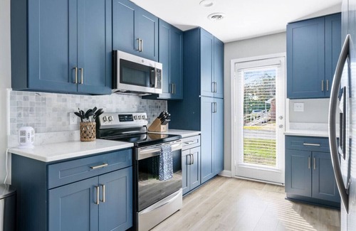 Old Village House | Newly Renovated - Walk to Shem Creek Restaurants!