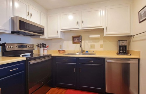 Seven Devils Condo | Newly renovated, Gorgeous Condo w/Pool and Hot Tub Access!