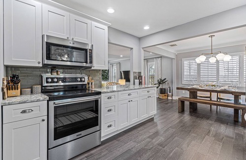 Flamingo Parks House | Newly renovated luxury 4/3 seasonal home with pool